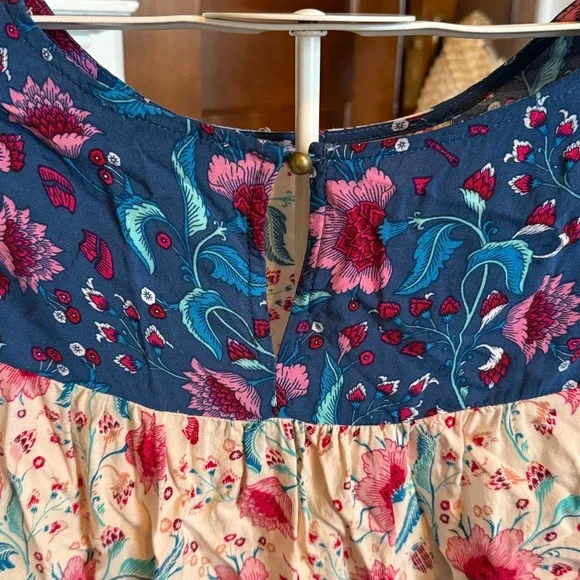 ANDREE BY‎ UNIT Floral Blouse with Blue Accents - Picture 5 of 5